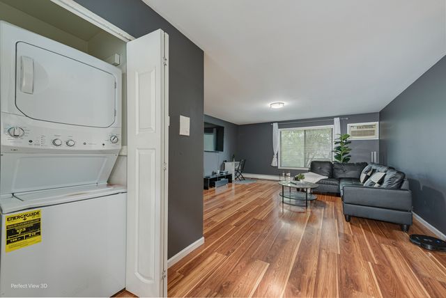 370 Echo Lane 3, Aurora, IL 60504