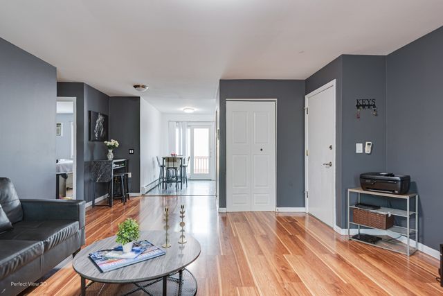 370 Echo Lane 3, Aurora, IL 60504