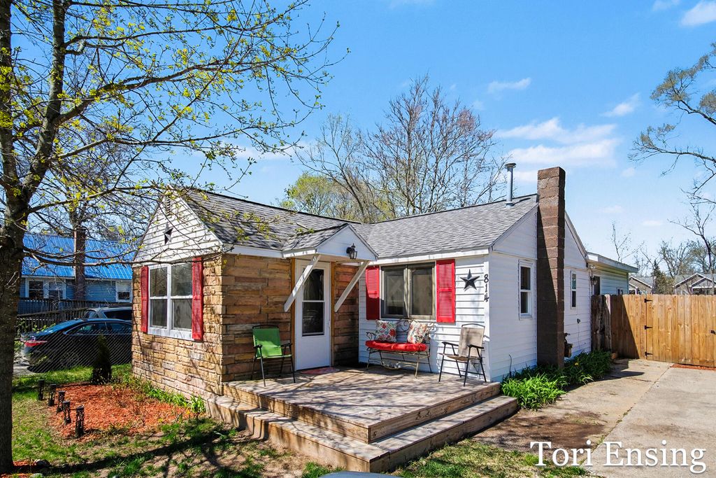 814 E Summit Street, Greenville, MI 48838