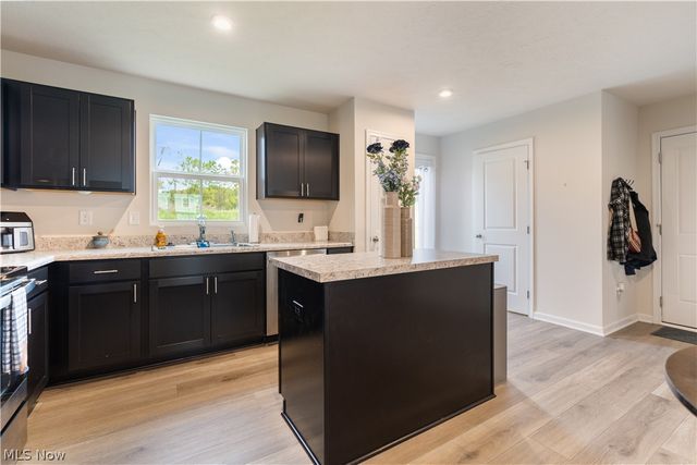 1427 Wood Fern Drive, Akron, OH 44312