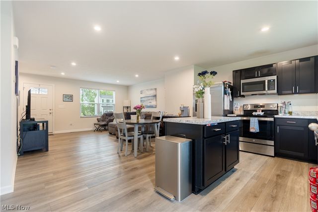 1427 Wood Fern Drive, Akron, OH 44312