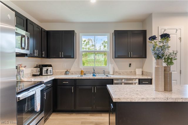 1427 Wood Fern Drive, Akron, OH 44312