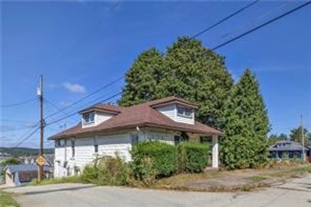 1505 Raymond Ave, Latrobe, PA 15650
