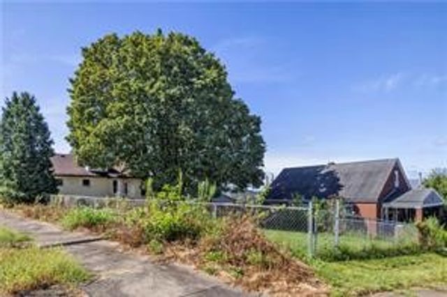 1505 Raymond Ave, Latrobe, PA 15650