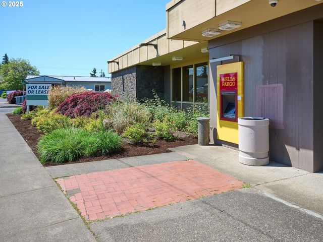 200 CENTER Ave, Molalla, OR 97038