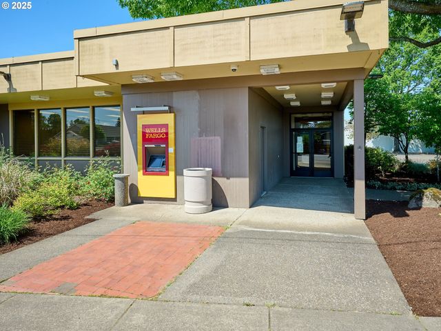 200 CENTER Ave, Molalla, OR 97038