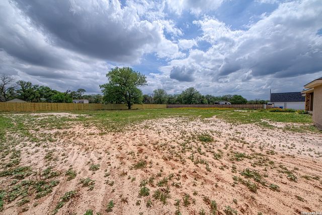 116 Hondo Ridge Dr, La Vernia, TX 78121