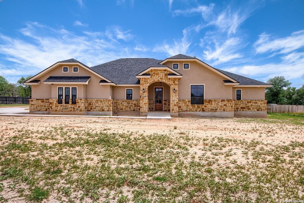 116 Hondo Ridge Dr, La Vernia, TX 78121