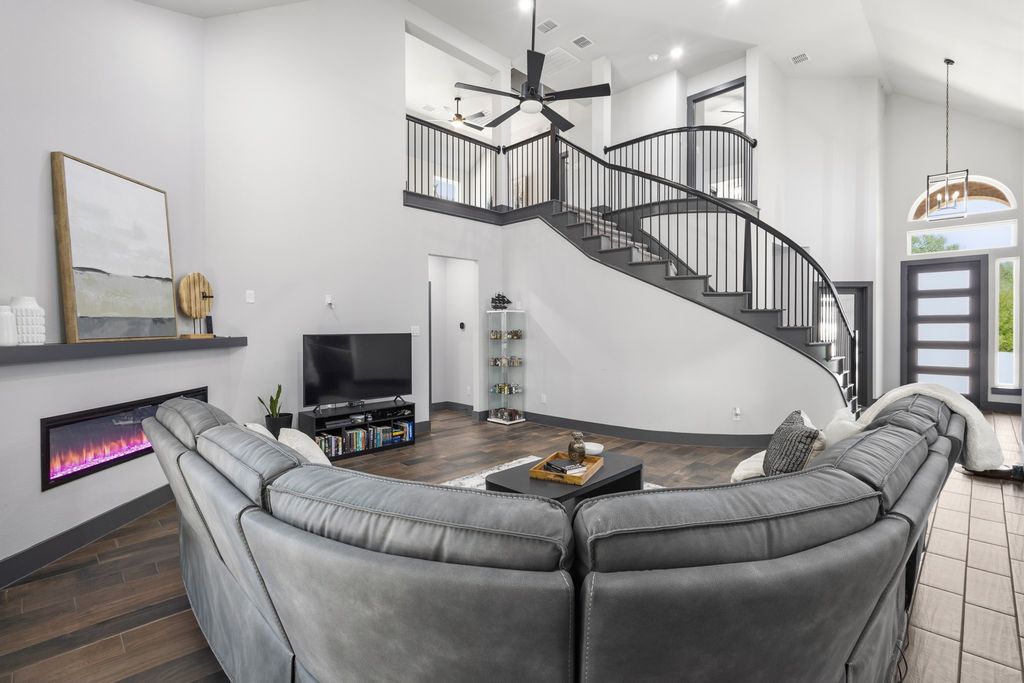 633 Willowmore Drive, Little Elm, TX 75068 — photo 2