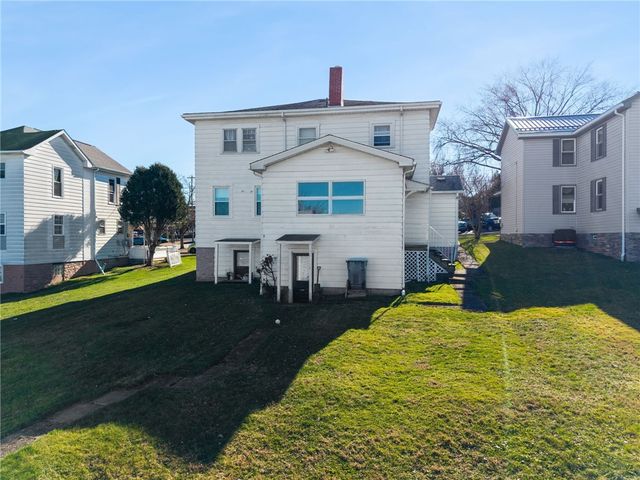 608 W Smithfield Street, Mt Pleasant Boro, PA 15666