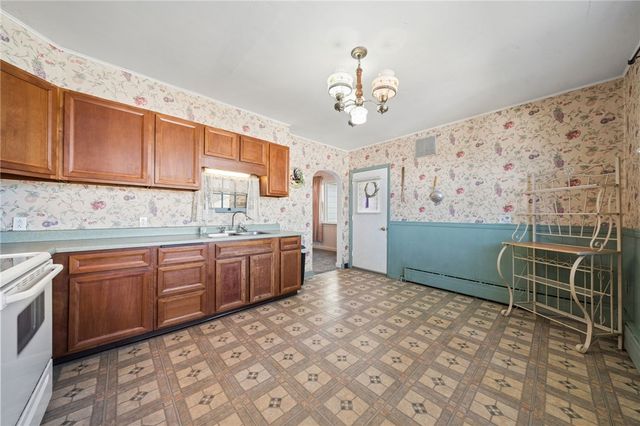 608 W Smithfield Street, Mt Pleasant Boro, PA 15666