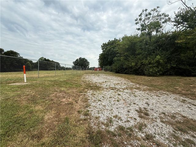 2814 S 64th Street, Springdale, AR 72762