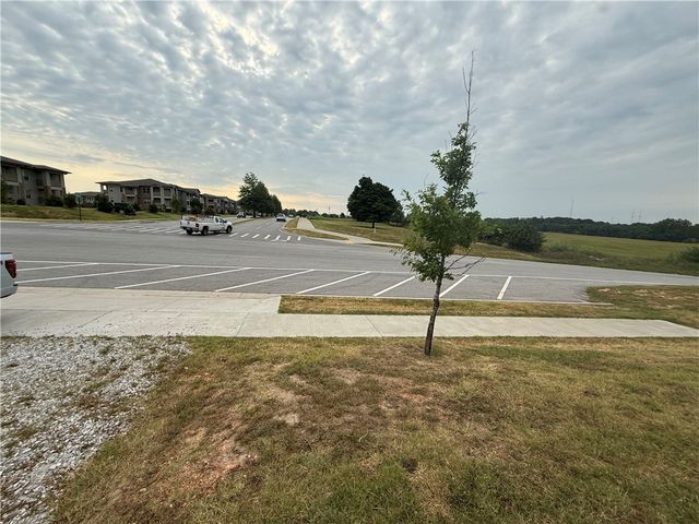2814 S 64th Street, Springdale, AR 72762