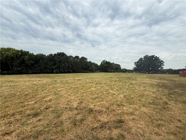 2814 S 64th Street, Springdale, AR 72762