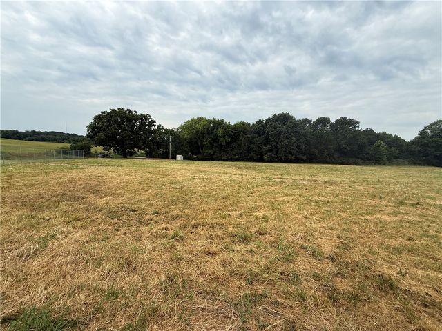 2814 S 64th Street, Springdale, AR 72762