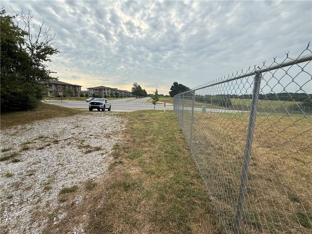2814 S 64th Street, Springdale, AR 72762