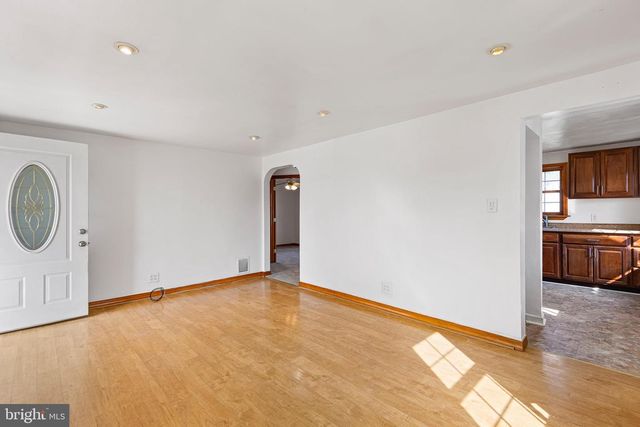 29 GREEN LN, Aston, PA 19014