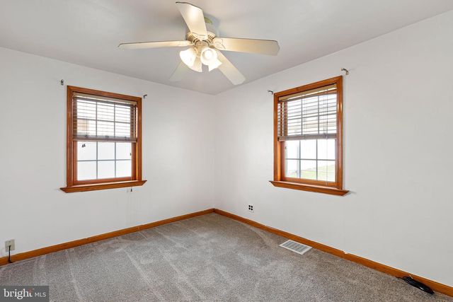 29 GREEN LN, Aston, PA 19014