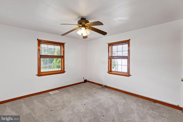 29 GREEN LN, Aston, PA 19014