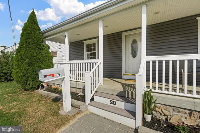 29 GREEN LN, Aston, PA 19014