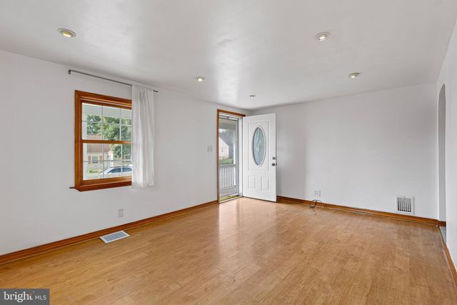 29 GREEN LN, Aston, PA 19014