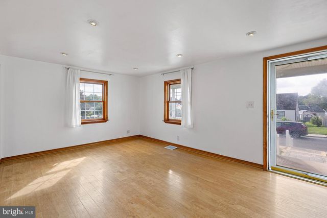 29 GREEN LN, Aston, PA 19014