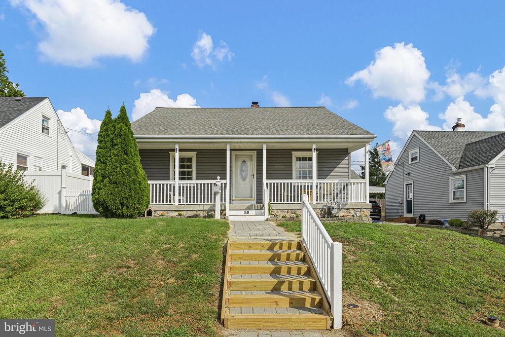 29 GREEN LN, Aston, PA 19014