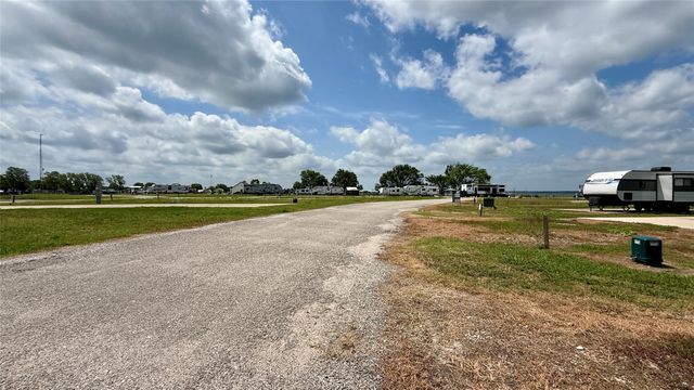 5136 Peninsula Road, Kerens, TX 75144