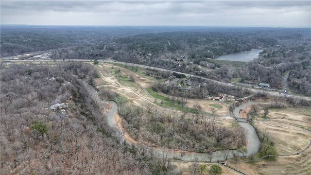 7 Abingdon Lane, Bella Vista, AR 72715