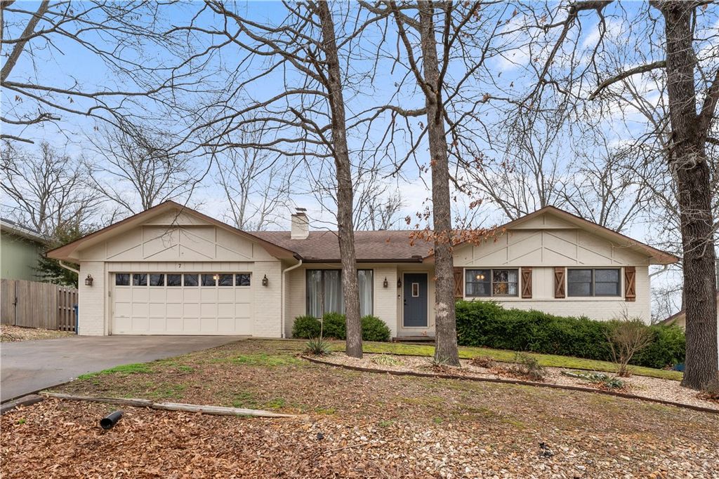 7 Abingdon Lane, Bella Vista, AR 72715