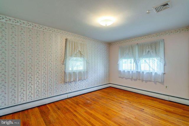 180 W CHARLOTTE ST, Millersville, PA 17551