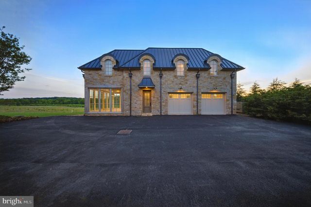 22805 CREIGHTON FARMS DR, Leesburg, VA 20175