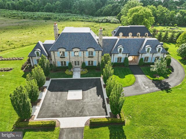 22805 CREIGHTON FARMS DR, Leesburg, VA 20175