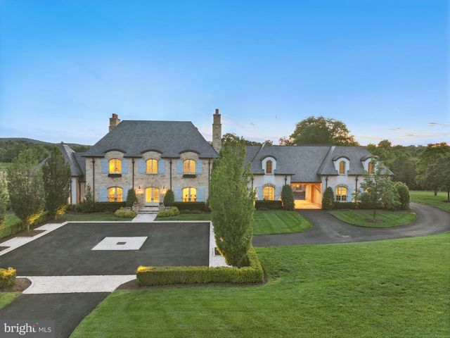 22805 CREIGHTON FARMS DR, Leesburg, VA 20175