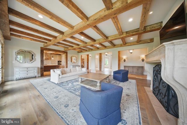 22805 CREIGHTON FARMS DR, Leesburg, VA 20175