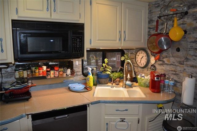 1431 Timber Mountain Loop, Outside City Limits, WA 98922