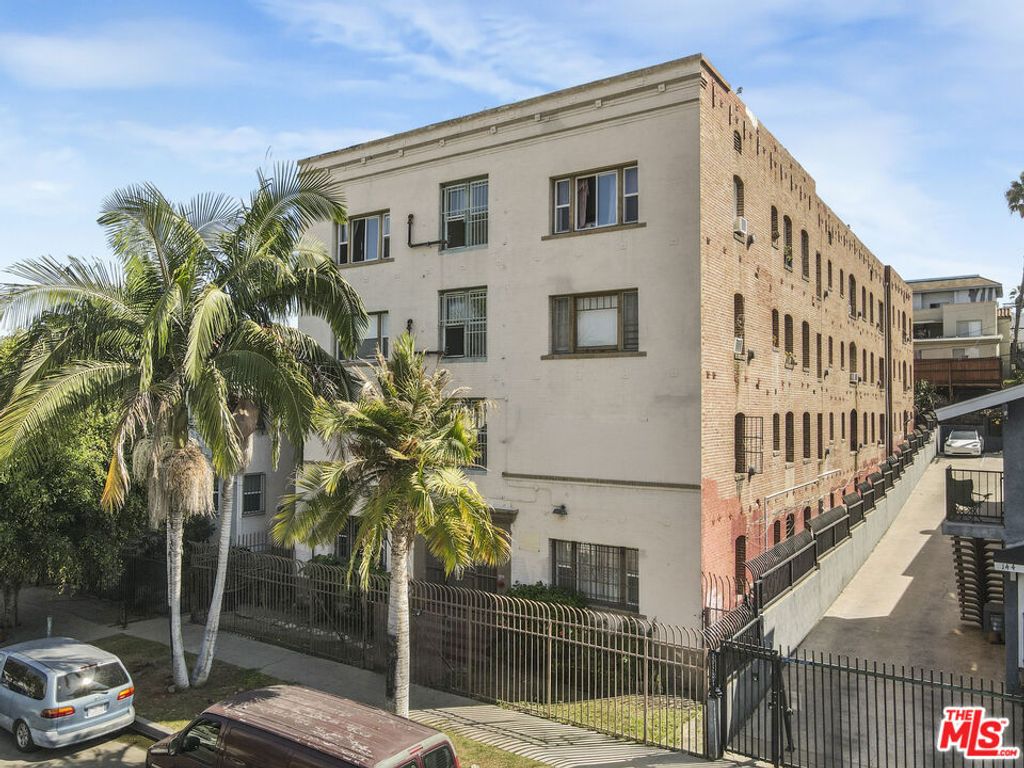 138 S Westmoreland Avenue, Los Angeles, CA 90004 — photo 2