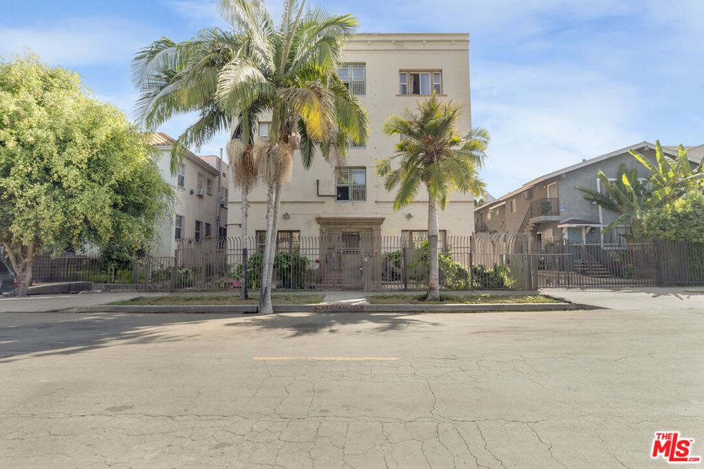138 S Westmoreland Avenue, Los Angeles, CA 90004 — photo 3