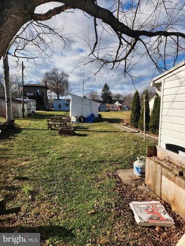 126 N CHARLOTTE ST, Manheim, PA 17545