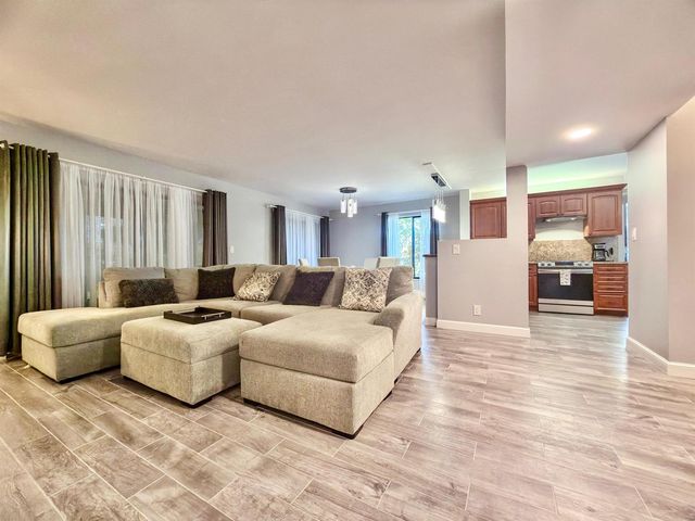 10615 Ocean Palm Way 102, Boynton Beach, FL 33437