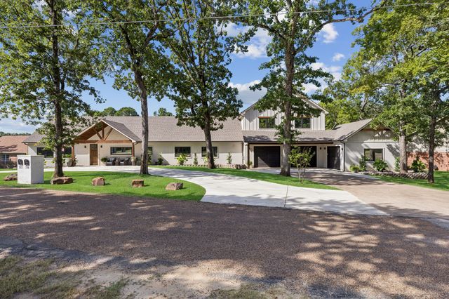 102 Shadywood Place, Enchanted Oaks, TX 75156
