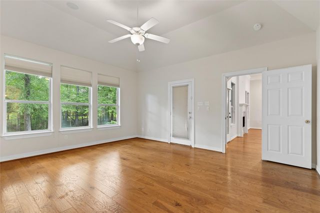 106 Lazy Springs Drive, Conroe, TX 77356