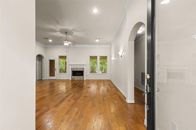 106 Lazy Springs Drive, Conroe, TX 77356