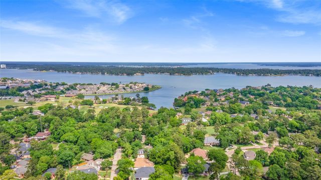 106 Lazy Springs Drive, Conroe, TX 77356