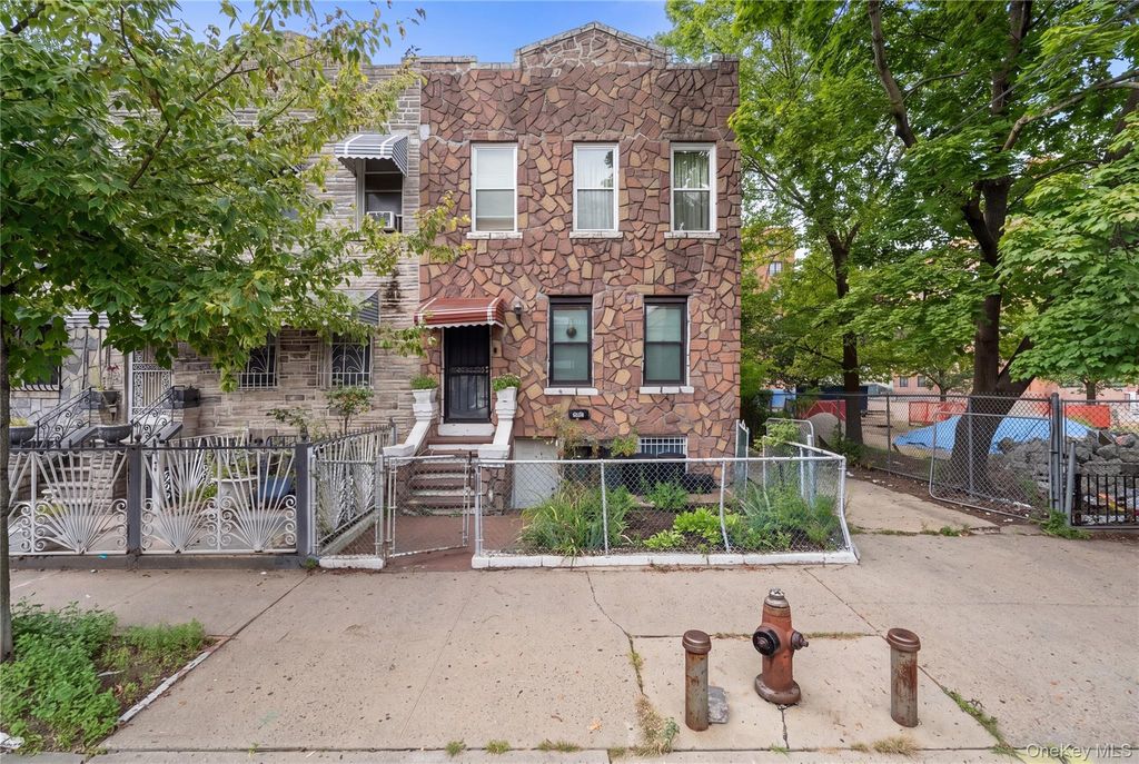 749 Taylor Avenue, Bronx, NY 10473 — exterior