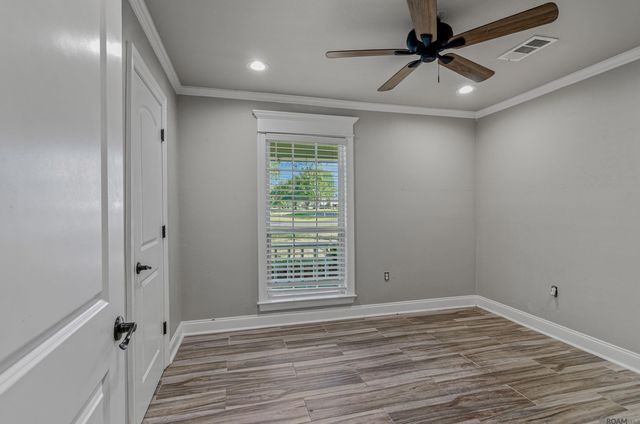 5707 Landmor Dr, Greenwell Springs, LA 70739