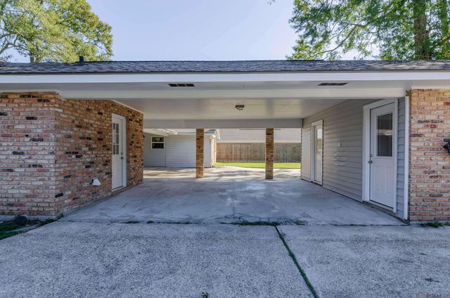 5707 Landmor Dr, Greenwell Springs, LA 70739