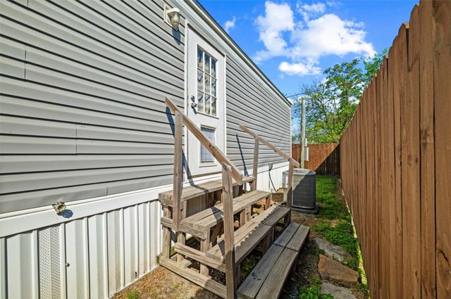 205 E Park Street, Frost, TX 76641