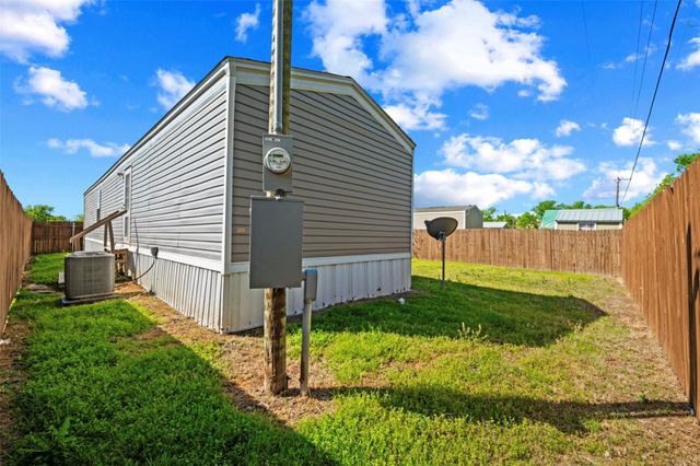 205 E Park Street, Frost, TX 76641