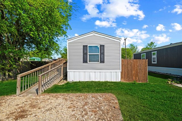 205 E Park Street, Frost, TX 76641